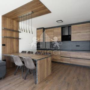 Dvoetažni apartman s vrtom i 3 sobe, 450 m od mora – Privlaka