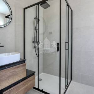 Dvoetažni apartman s vrtom i 3 sobe, 450 m od mora – Privlaka