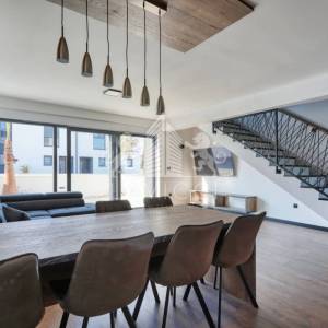 Dvoetažni apartman s vrtom i 3 sobe, 450 m od mora – Privlaka