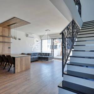 Dvoetažni apartman s vrtom i 3 sobe, 450 m od mora – Privlaka