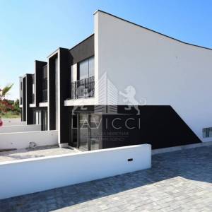 Dvoetažni apartman s vrtom i 3 sobe, 450 m od mora – Privlaka