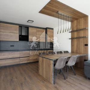 Dvoetažni apartman s vrtom i 3 sobe, 450 m od mora – Privlaka