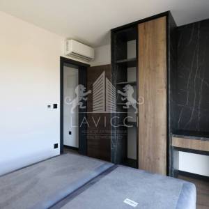 Dvoetažni apartman s vrtom i 3 sobe, 450 m od mora – Privlaka