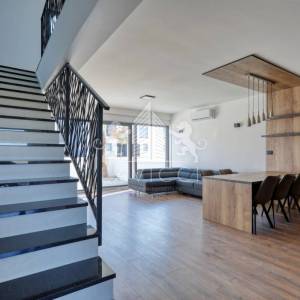 Dvoetažni apartman s vrtom i 3 sobe, 450 m od mora – Privlaka