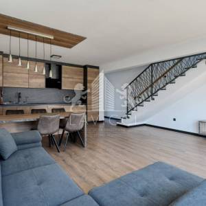 Dvoetažni apartman s vrtom i 3 sobe, 450 m od mora – Privlaka