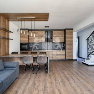 Dvoetažni apartman s vrtom i 3 sobe, 450 m od mora – Privlaka