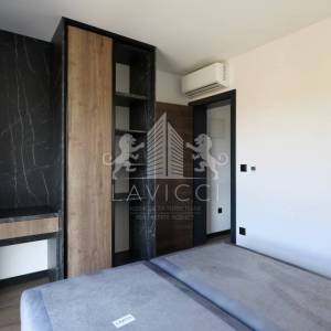 Dvoetažni apartman s vrtom i 3 sobe, 450 m od mora – Privlaka