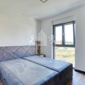 Dvoetažni apartman s vrtom i 3 sobe, 450 m od mora – Privlaka