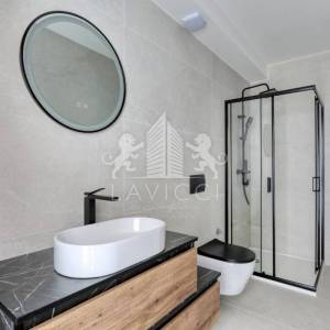 Dvoetažni apartman s vrtom i 3 sobe, 450 m od mora – Privlaka