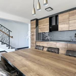 Dvoetažni apartman s vrtom i 3 sobe, 450 m od mora – Privlaka