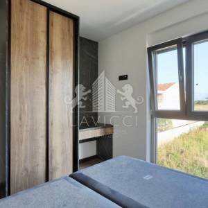 Dvoetažni apartman s vrtom i 3 sobe, 450 m od mora – Privlaka