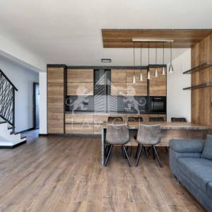 Dvoetažni apartman s vrtom i 3 sobe, 450 m od mora – Privlaka