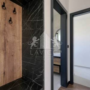 Dvoetažni apartman s vrtom i 3 sobe, 450 m od mora – Privlaka