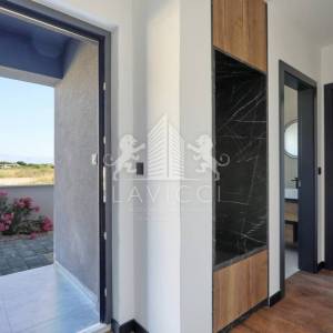 Dvoetažni apartman s vrtom i 3 sobe, 450 m od mora – Privlaka