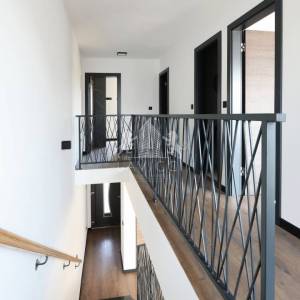 Dvoetažni apartman s vrtom i 3 sobe, 450 m od mora – Privlaka