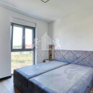 Dvoetažni apartman s vrtom i 3 sobe, 450 m od mora – Privlaka