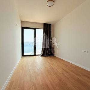 Dvoetažni apartman s vrtom, 1. red do mora - Privlaka