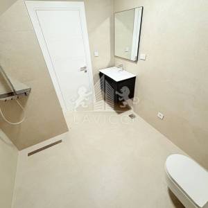 Dvoetažni apartman s vrtom, 1. red do mora - Privlaka