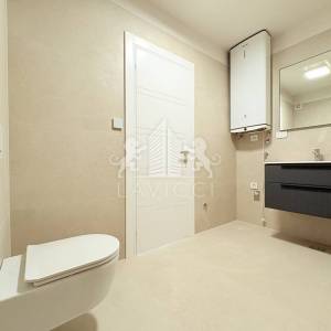 Dvoetažni apartman s vrtom, 1. red do mora - Privlaka