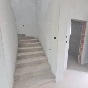 Dvoetažni stan s vrtom u Ližnjanu