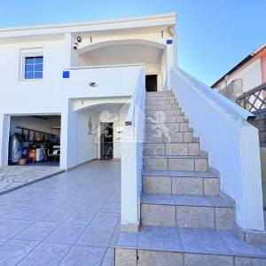 Dvojna kuća s 2 uređena apartmana - Vir, Zadar