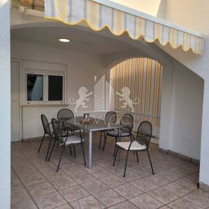 Dvojna kuća s 2 uređena apartmana - Vir, Zadar