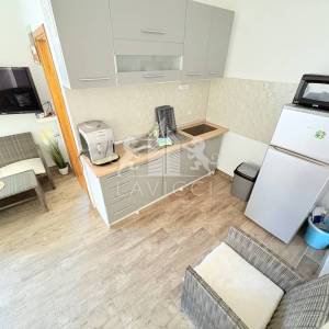 Dvojna kuća s 2 uređena apartmana - Vir, Zadar