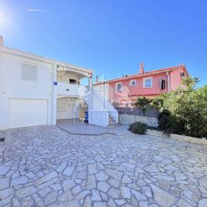 Dvojna kuća s 2 uređena apartmana - Vir, Zadar