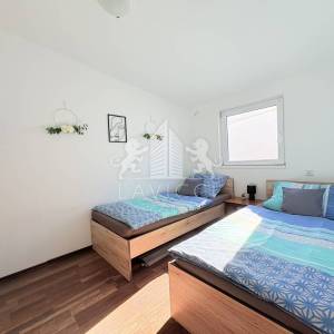 Dvojna kuća s 2 uređena apartmana - Vir, Zadar