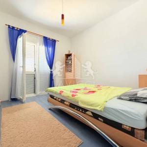 Dvojna kuća s 3 stana i garažom - Ričine, Zadar