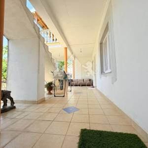 Dvojna kuća s 3 stana i garažom - Ričine, Zadar