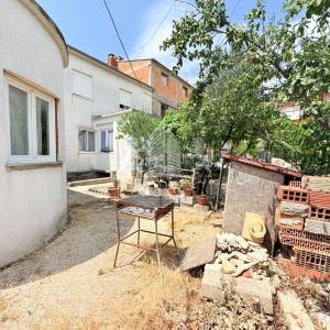 Dvojna kuća s 3 stana i garažom - Ričine, Zadar