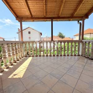 Dvojna kuća s 3 stana i garažom - Ričine, Zadar