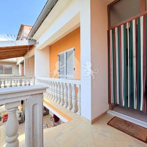 Dvojna kuća s 3 stana i garažom - Ričine, Zadar