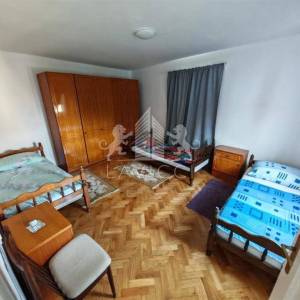 Dvojna kuća u centru Petrčana - 100 m od mora, Zadarska županija