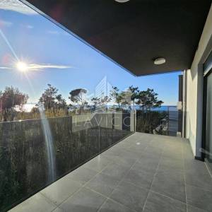 Dvosoban apartman na 1. katu - 70m od mora,Privlaka