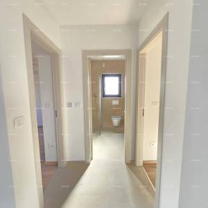 Dvosoban stan s vrtom u blizini mora. MEDULIN.