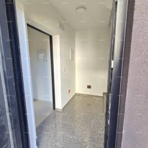 Dvosoban stan s vrtom u blizini mora. MEDULIN.