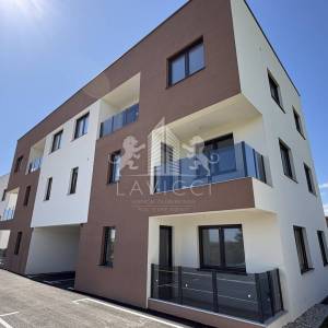 Dvosoban stan u prizemlju s vrtom - Zadar, Plovanija