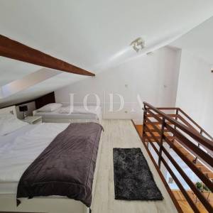 Ekskluzivna nekretnina u Crikvenici: 602 m², bazen, 7 apartmana, 250 m od mora