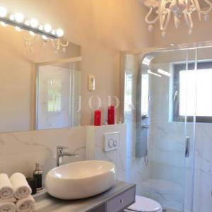 Ekskluzivna nekretnina u Crikvenici: 602 m², bazen, 7 apartmana, 250 m od mora