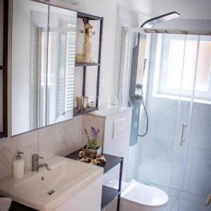 Ekskluzivna nekretnina u Crikvenici: 602 m², bazen, 7 apartmana, 250 m od mora