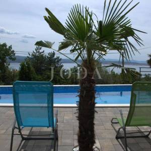 Ekskluzivna nekretnina u Crikvenici: 602 m², bazen, 7 apartmana, 250 m od mora