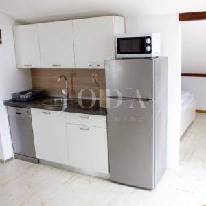 Ekskluzivna nekretnina u Crikvenici: 602 m², bazen, 7 apartmana, 250 m od mora