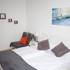 Ekskluzivna nekretnina u Crikvenici: 602 m², bazen, 7 apartmana, 250 m od mora