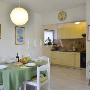 Ekskluzivna nekretnina u Crikvenici: 602 m², bazen, 7 apartmana, 250 m od mora