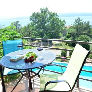 Ekskluzivna nekretnina u Crikvenici: 602 m², bazen, 7 apartmana, 250 m od mora