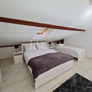 Ekskluzivna nekretnina u Crikvenici: 602 m², bazen, 7 apartmana, 250 m od mora