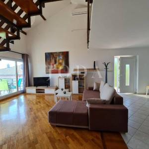 Ekskluzivna nekretnina u Crikvenici: 602 m², bazen, 7 apartmana, 250 m od mora