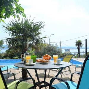 Ekskluzivna nekretnina u Crikvenici: 602 m², bazen, 7 apartmana, 250 m od mora